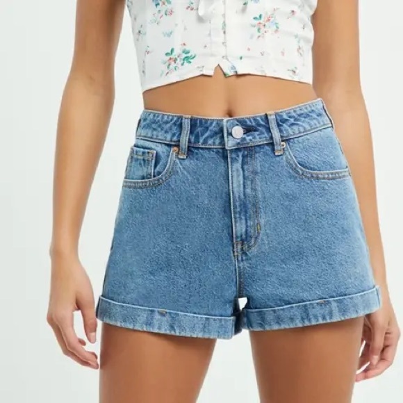 PacSun Pants - Pacsun Mom Shorts High Waisted Denim Rolled Cuff Blue Size 26